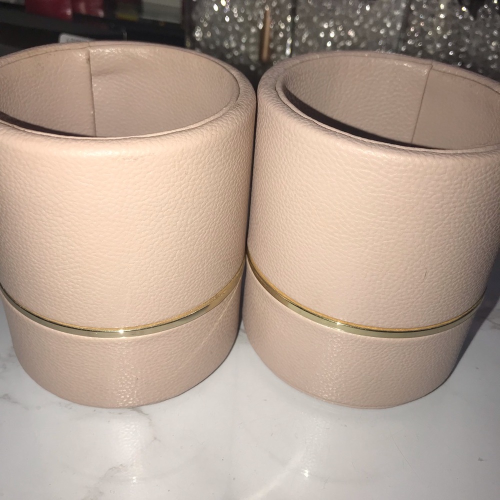 Make up brushes holder